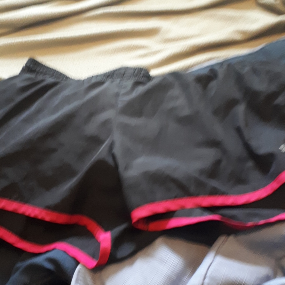 Shorts with a pink line